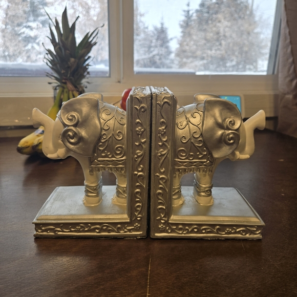 Other - Elegant Elephant Bookends Home Decor Silver White Shelf